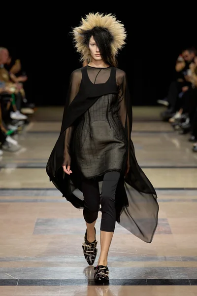Look 24